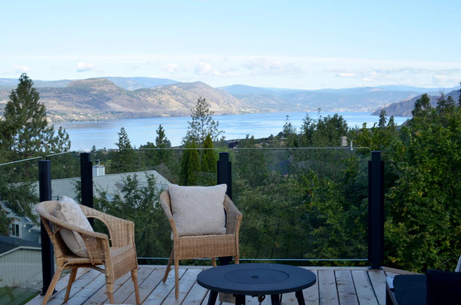 Charming Renovated Lakeview Home in Naramata – 2 Bedrooms / 2 Bathrooms – King Bed